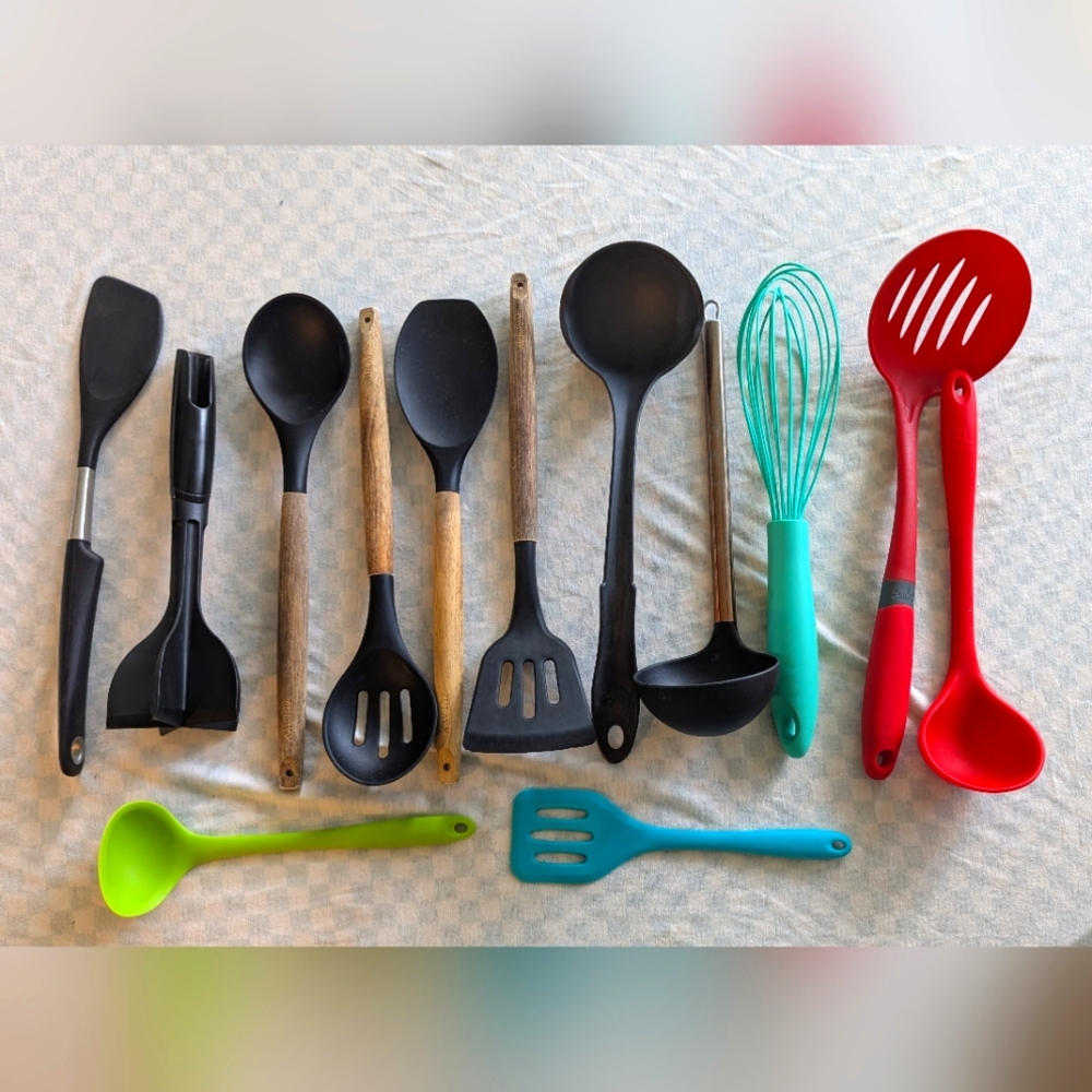❌ SOLD ❌ Set of 13 Kitchen Utensils